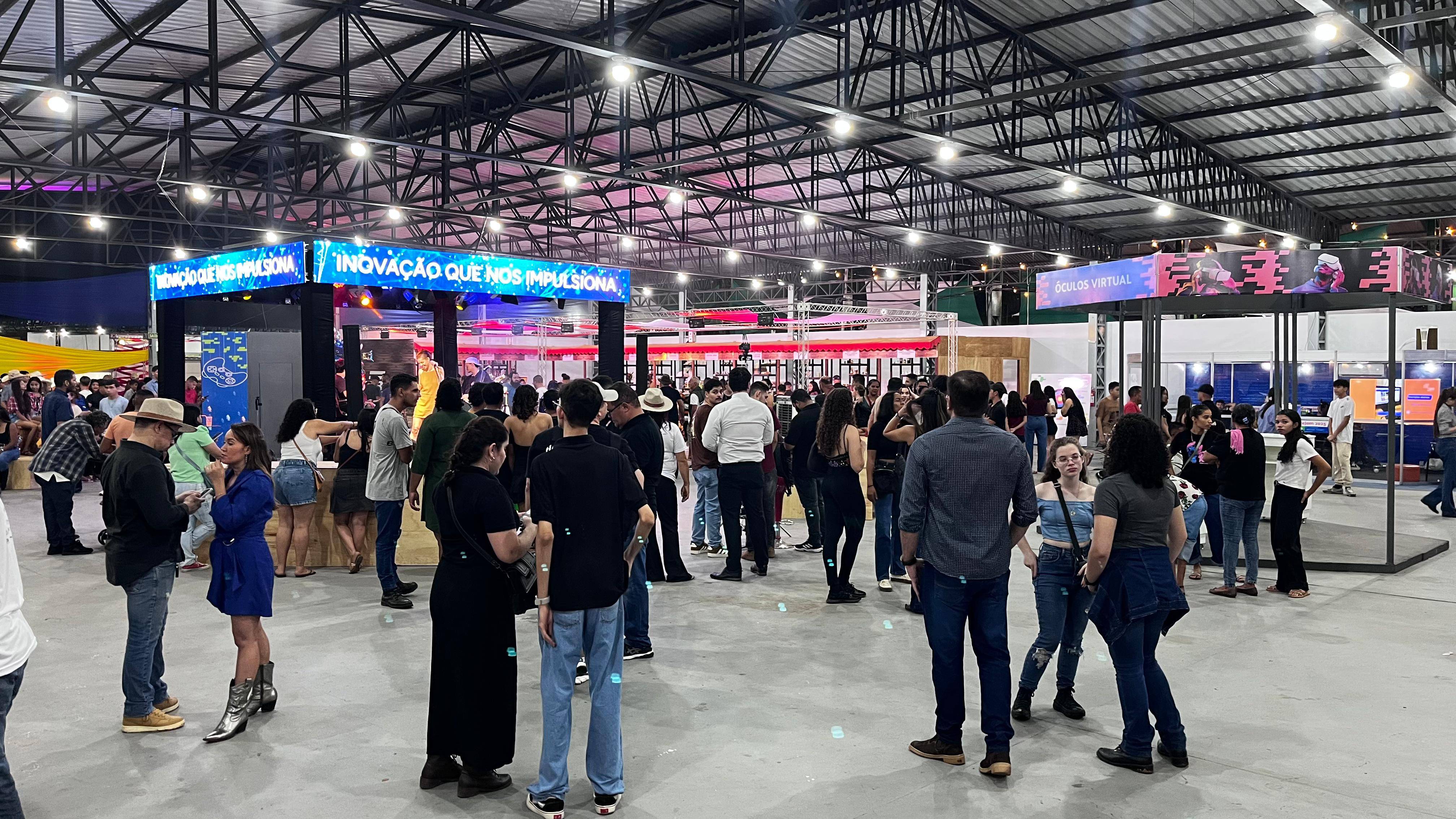 Atividades interativas e jogos digitais movimentam o Espaço Sebrae na Expoacre